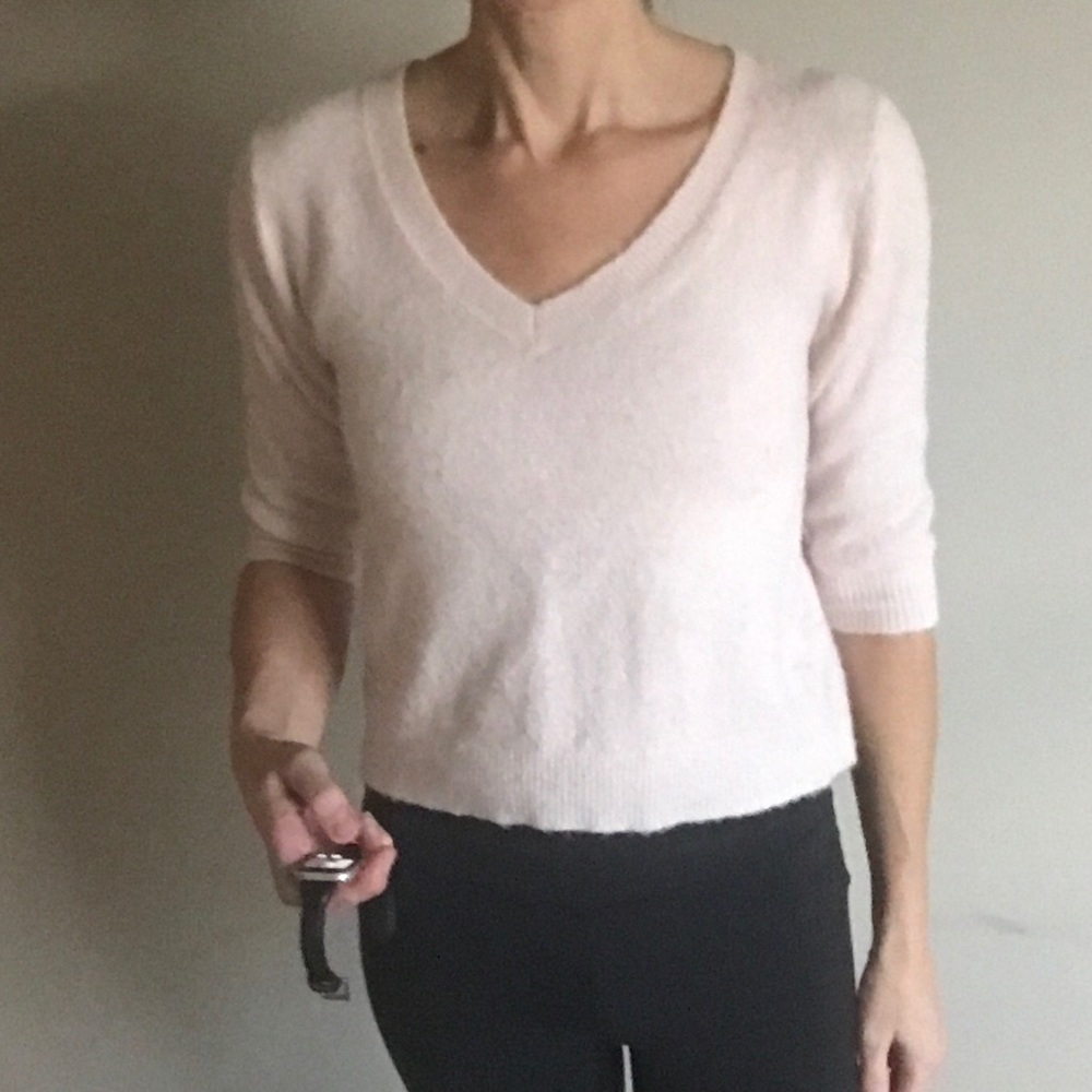Soft pink 1/2 sleeve sweater. Size M